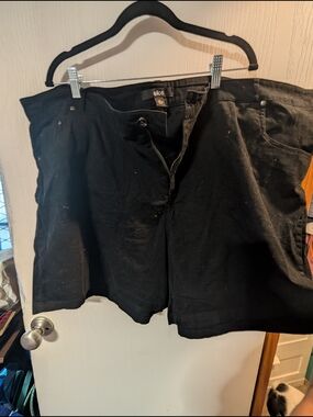 ellos Black Flat-Front Shorts